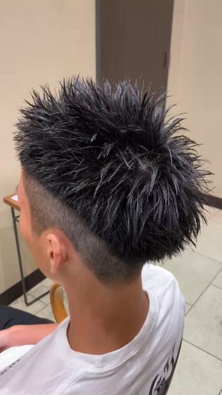 刈り上げショートの動画バージョンになります。
ご自宅でもスタイリングしやすいように量感調整やスタイリングを細かくお伝えしております。 