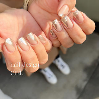 ナチュラルカラーのベースにミラーパウダーで斜めフレンチ!
ワンカラーのお値段に追加¥2200でできます!