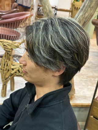 メンズのハイライトスタイルもお任せ下さい！

気になるスタイルはお気に入り♡を押してカウンセリング時にご提示ください！ 