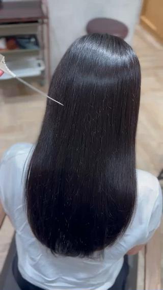 根元から毛先までムラなく綺麗に塗ることができました！

Aujua 4~5steps のトリートメントでツヤ感を出すことができ、パサつきもおさえることができました！ 