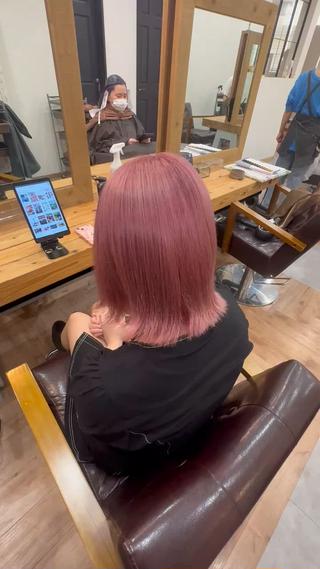 2回〜のブリーチで作るライトピンク
濃いピンクの残留ありの履歴からダメージレスに薄いピンク！ 