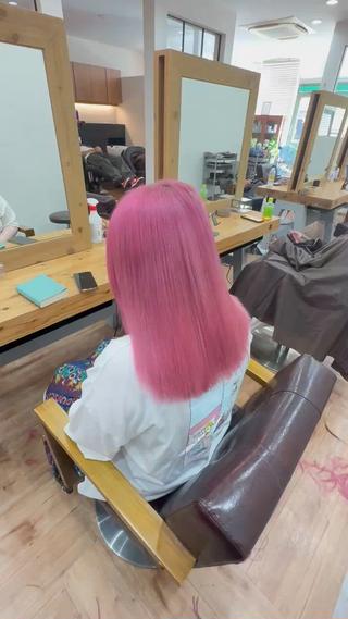 2回以上のブリーチで作る薄すぎないライトピンク
今回は3回以上ブリーチをしていてダメージもあり暖色が流れやすい状態でしたがしっかりと毛先まで均一に綺麗に染まってます！ 