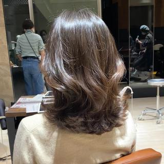 ミディアム カラー レイヤー/顔周り /透明感🩶高橋大のヘアスタイル