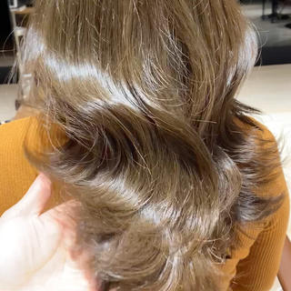 ミディアム カラー レイヤー/顔周り /透明感🩶高橋大のヘアスタイル