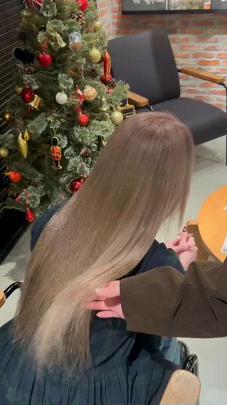 ロング カラー organic＋atelier所属・りお ブリーチカラーのヘアスタイル