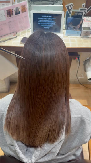 毛先にブリーチ履歴が残っていてもカラーをする前くらい髪が綺麗になります︎
minimo限定価格で提供してるメニューなのでいつでもお待ちしてます 