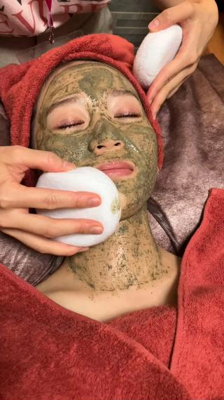 ちゅるん肌になりたい方、ピーリング必須です!
余分な角質を除去してスキンケアがしっかり入るお肌を作りましょう