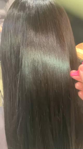 ​〜​本気の髪質改善​〜​髪質改善縮毛矯正　(ビフォー・アフター)
1人1人の髪質や癖の形状、履歴を考慮して矯正剤を作っています！
→是非お任せください！
矯正中に活性ケラチン、ファイバーハンス、マレイン酸配合の特殊エキスで中間処理して、特殊トリートメントで質感再生へ→ ケラチンとの架橋構造を作り、毛髪深部から強度を高め、柔軟性や保湿力を保ちます。
※履歴、ダメージ加減でご期待に添えない場合がございますのでご了承下さい！ 