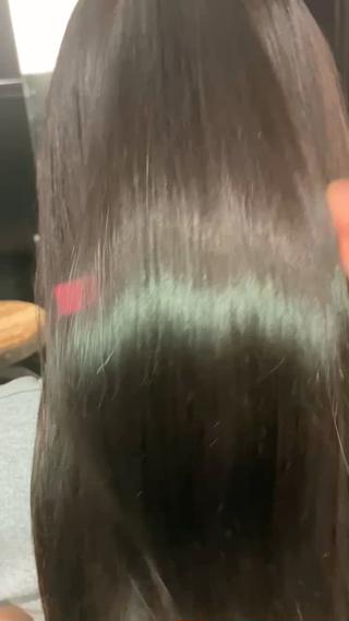 髪質改善縮毛矯正　(アフター)
1人1人の髪質や癖の形状、履歴を考慮して矯正剤を作っています！
→是非お任せください！
矯正中に活性ケラチン、ファイバーハンス、マレイン酸配合の特殊エキスで中間処理して、特殊トリートメントで質感再生へ→ ケラチンとの架橋構造を作り、毛髪深部から強度を高め、柔軟性や保湿力を保ちます。
※履歴、ダメージ加減でご期待に添えない場合がございますのでご了承下さい！ 