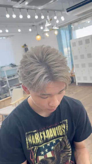 作り込むフェザーショートスタイル
 