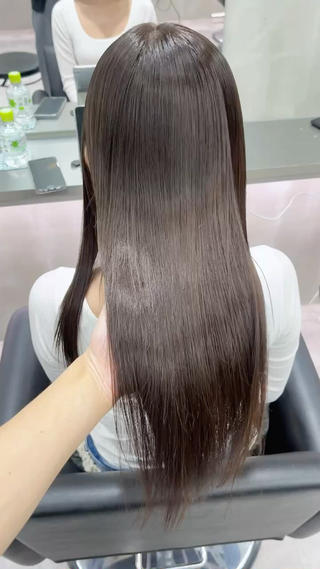 酸性ストレートは地毛風で柔らかいstyle
その日からでも巻けるstraight hair
髪の負担が軽減される薬剤です

ストレートで気になる広がり癖を抑えましょう
ひとりひとりの癖によって薬剤やり方変えてます！
癖が強い方は縮毛でのご案内もあります

ストレートだけでも可愛いhair style作りましょ
是非気になる方は一度ご相談ください！ 
