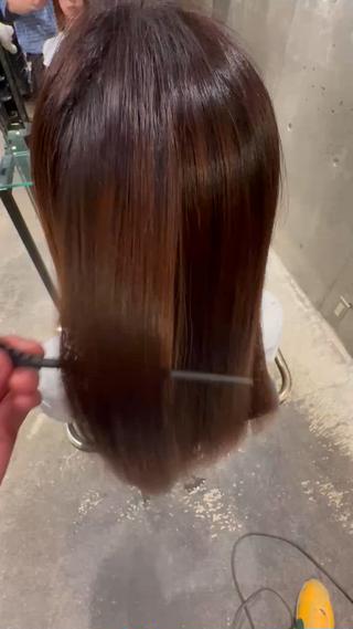 初めての縮毛矯正のお客様！
毛先のダメージもケアしつつ綺麗に伸ばすことが出来ました！ 