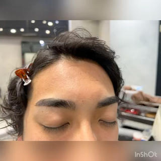 マスク生活で需要高まりまくり眉カット
自眉を活かしつつ底上げナチュラル眉も印象をバシッとできる男に変えるキリッと眉もお任せください！
印象がすごく変わるのでオススメです失敗しない簡単お家メンテの方法もお伝えします 