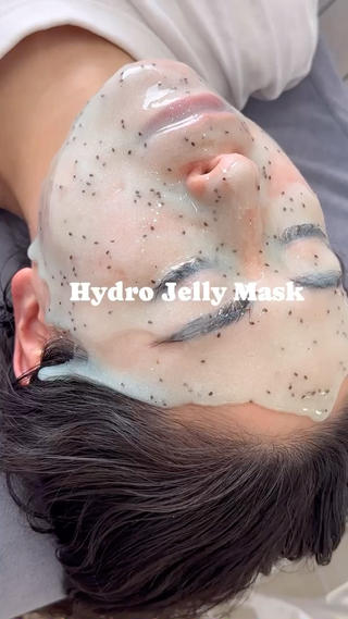 毛穴を引き締めキメ細かい肌に #ハイドロジェリーマスク
世界の美容クリニックで人気沸騰中！️

ハイドロジェリーマスクとは？
天然由来成分をたっぷり含んだパックです

・ワックス後の鎮静に
・お肌のトーンアップ
・色素沈着の改善に
・シミそばかす予防に
・日焼け後の鎮静
・キメを細かくする
・毛穴の引き締め

などの効果が期待できる、新感覚のパック！
施術後のお肌の鎮静、炎症や赤みを抑えてくれる成分も配合しており、しっかりと保湿

効果の秘密は #オーガニック な有効成分
果実・野菜・スーパーフード・花びら等の
オーガニックな有効成分を配合している事‬

 
 