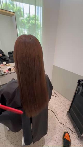 ロング 奥本 侑 髪質改善、ツヤ髪のヘアスタイル