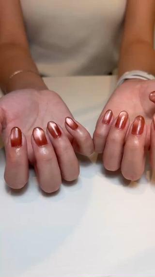 .

autumn color magnet

@riccagel FE15 

これからの季節にぴったりなマグです

.

【 営業時間 】月火金土10:00〜20:00
木日10:00〜17:00
【 定休日 】水曜
本鵠沼駅 徒歩1分

.
.
.
#マグネットネイル
#テラコッタネイル #オレンジマグネット
 #秋ネイル #オータムネイル
#大人ニュアンス#ニュアンスネイル
#韓国ネイル #ゴールドミラー
#ぷるマグ #上品ネイル
#マグネットネイル#9月ネイル
#2025年ネイル 
#鵠沼ネイルサロン
#本鵠沼ネイルサロン
#藤沢ネイルサロン #湘南ネイルサロン 