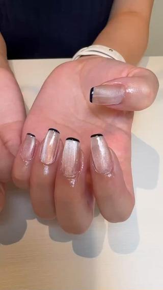 .
𝘴𝘬𝘪𝘯𝘯𝘺 𝘧𝘳𝘦𝘯𝘤𝘩 
.
ベースカラーマグネット(別途料金)

.
#スキニーフレンチ#skinnyfrench
#細フレンチ#シンプルネイル#韓国ネイル#ちゅるんネイル#フレンチネイル#ニュアンスネイル#ブルーネイル#夏ネイル#ぷるマグ #マグネットネイル 