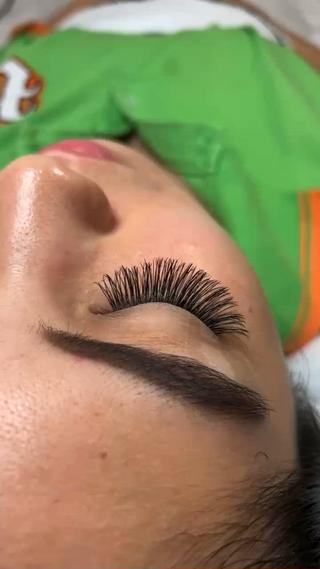 フラットラッシュ
つけ放題
カール：C
長さ：13、14、13 