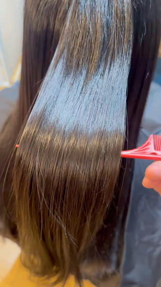 縮毛矯正とトリートメントでサラサラ艶髪