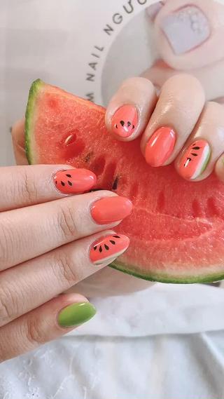 夏ネイル
スイカデザイン
予定：鴨居駅HandSネイル自宅サロン　お願いいたします
座間市準備中。。
よろしくお願いいたします 