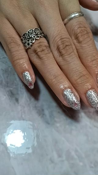 ワンカラーでも存在感抜群のギラギラジェル
さり気ないハートホロがワンポイント 