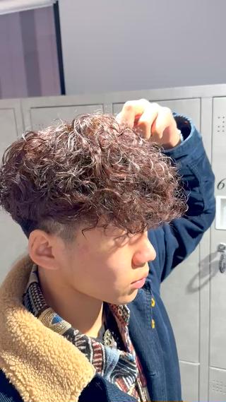 【吉祥寺/メンズサロン】外国風スペインカール、ブラウンカラー