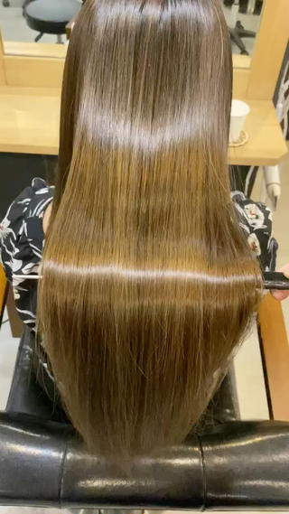 ブリーチ毛でも髪の状態次第ではさらさらヘアーになれるかもしれません
是非ご相談ください 