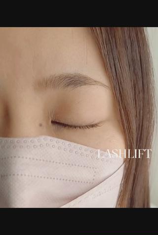 人気のラッシュリフトです☆
ゆる～く立ち上げカール
 