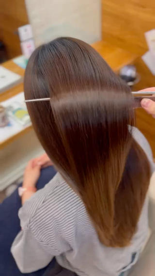 ツヤツヤ
髪質改善でつくる艶髪
日々髪の毛見る度にテンション上げていきましょー！！ 