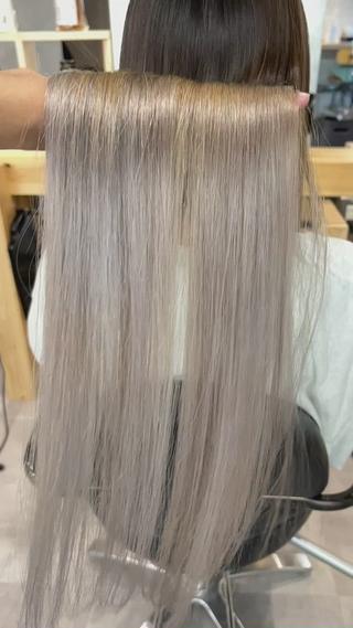 ブリーチ３回してホワイトへ！
ホワイトでもケア剤とトリートメントをしたらこんなにつやつや 