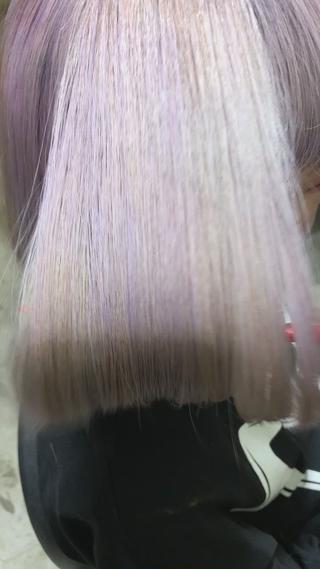 切れ毛のないホワイトラベンダーも簡単！
お家でムラシャンすれば白をキープも簡単！
痛ませなくれば、汚いハイトーンにはならないです！
ハイトーンでバサバサは1番汚く見えてしまって、嫌ですよね！？
でもそれが当たり前と思ってる方多いですが、当たり前じゃないので、ちゃんとこれから綺麗なハイトーンを楽しみましょ！
お任せください 