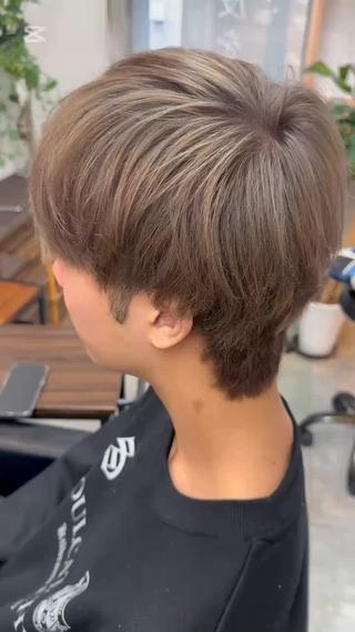 ブリーチ2回ミルクティーベージュ


#メンズ
#メンズサロン
#メンズカット
#デザインカット
#センターパート
#メンズカラー
#メンズブリーチ
#メンズメッシュ
#ケアブリーチ
#ブリーチ
#メンズハイトーン
 