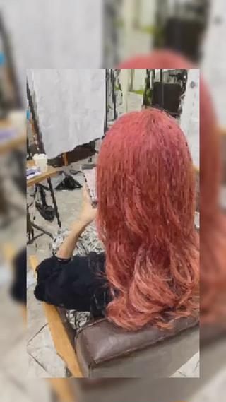 ピンクからオレンジのグラデーションカラー 