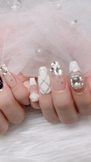 #フレンチ#キルティング#薔薇#ビジュー#ラメグラ#付け放題#やり放題#韓国#ワンホン#原宿#原宿駅#竹下口 