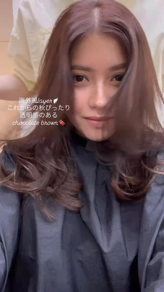 ワンカラーで柔らかいチョコレートブラウン
海外風ふんわりレイヤーカット 