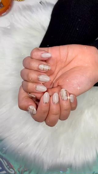 秋と言えば！のど定番

　チェックネイル

マグネットを使ったチェックネイル^_^かわちい♡
いかがでしょ
#ネイル #ネイルデザイン #ネイルチップ #ネイル福岡 #福岡ネイル #福岡ネイルサロン #福岡格安ネイルサロン #福岡格安ネイル #オシャレネイル #ネイル工房でなんとかなる ネオンカラー #アニマルネイル #ニュアンスネイル #nail #nailart #naildesign #nailstagram #nails #バレリーナネイル #ブリトニー東京  