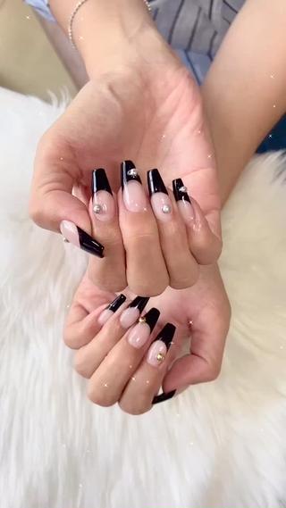 シンプルかつ！カッコイイw

  ブラックフレンチに！流行りの玉w
最近です

#ネイル #ネイルデザイン #ネイルチップ #ネイル福岡 #福岡ネイル #福岡ネイルサロン #福岡格安ネイルサロン #福岡格安ネイル #オシャレネイル #ネイル工房でなんとかなる ネオンカラー #アニマルネイル #ニュアンスネイル #nail #nailart #naildesign #nailstagram #nails #バレリーナネイル #ブリトニー東京 #ららぽーと福岡付近のネイルサロン#プライベートサロン 