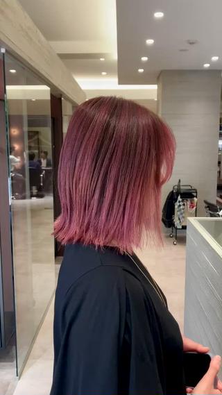 バレイヤージュ風ハイライトデザインカラー
全体的に明るめピンク可愛いです!
コントラスト系のバレイヤージュもデザイン次第で相談可能です