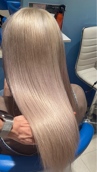 #ヘアスタイル #ヘアカラー #カラー#ブリーチ#ハイトーンカラー#ハイトーン#ホワイトカラー#シルバーカラー#グレーカラー #ミルクティーカラー#シールエクステ #エクステ#ハイライトエクステ#インナーエクステ#巻き髪#ヨシンモリ#渋谷# 