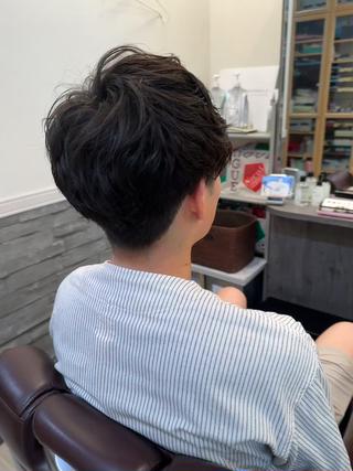 ゆるめスパイラルパーマ！
直毛の方でも質感を柔らかく見せ髪にゆるい動きをつけるパーマです！ 