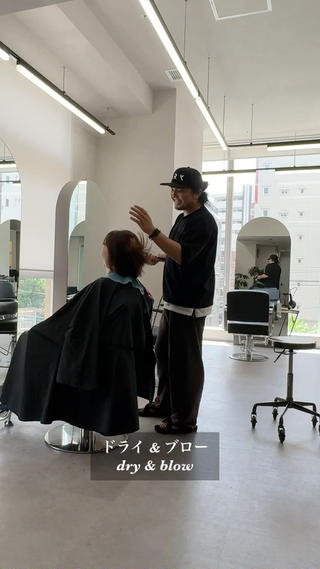 【360°どこから見ても綺麗な“大人ショート”】
絶壁・うねり・ぺたんこ髪…
そんなお悩みをカバーしながら、
自然で上品なシルエットに仕上げます︎
︎ 朝ラク
︎ 乾かすだけでまとまる
︎ ライフスタイルに合わせたご提案◎
特に30代〜50代のミセス世代のお客様に多くご来店いただいています。
「美容室帰りは良かったけど、自宅で再現できない…」
そんな声にお応えできるよう、技術はもちろん、
ご自宅でのスタイリング方法までしっかりお伝えしていますのでご安心ください