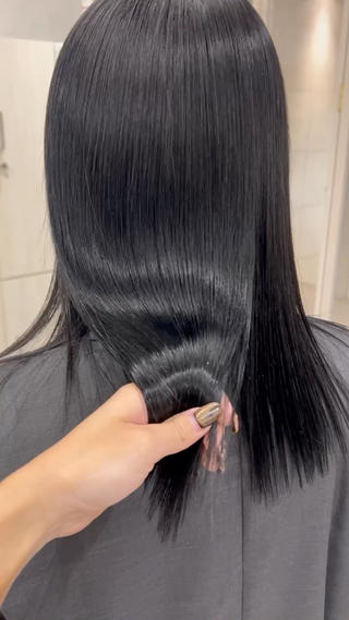 髪質改善ストレート♡
艶々カラーでお仕上げさせて頂きました♡ 