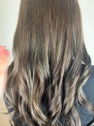 アディクシーカラーの
寒色系で透明感アップ(^ ^) 