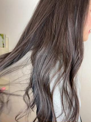 ロング トモタニ ミオのヘアスタイル