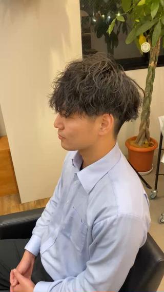 王道！刈り上げマッシュツイストスパイラル！

耳をスッキリと出した長さのマッシュベースのスタイルにしっかりと動きのあるパーマを。 