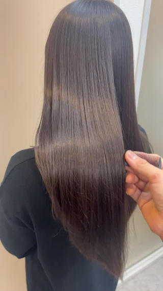 【美髪カラー&𝐔𝐥𝐭𝐨𝐰𝐚𝐓𝐫𝐞𝐚𝐭𝐦𝐞𝐧𝐭】のココが凄い！
・カラーと同時施術も可能で時間がかからない
・ダメージによる広がり、うねりを抑えツルツルでさらさらな美髪に仕上がります！
・ご自宅でも、ヘアアイロンやドライヤーの熱に反応するので美容室の時のツヤツヤ感やツルツル感をご自宅でも楽しめる。 