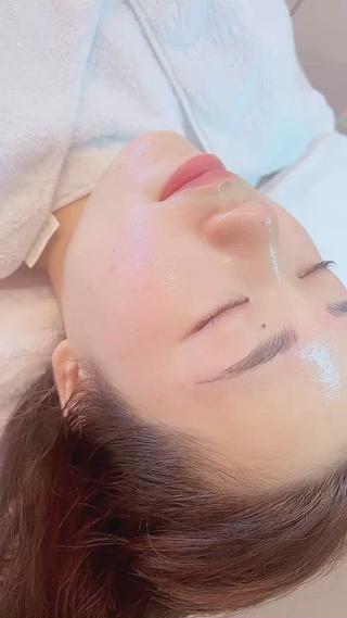 艶肌wax&ハリウッドブロウリフトのset♡

お肌も艶肌になり、眉毛も美眉へ！ 