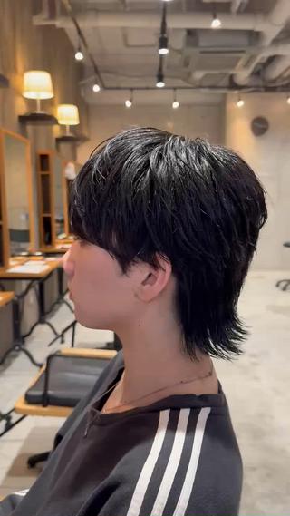 得意のウルフカットです
しっかりセットの仕方スタイリング剤の付け方まで伝えさせていただきます！
自身でも同じセットが出来るようになんでも答えるので是非ご連絡ください♪ 