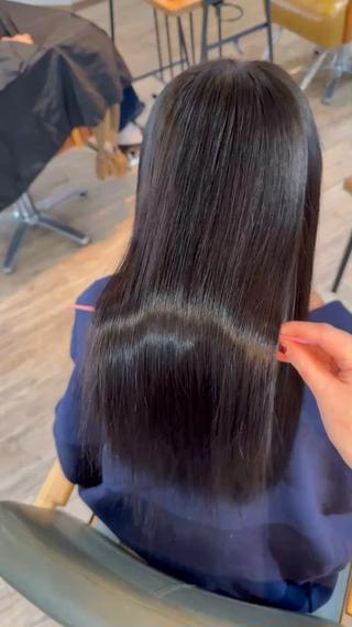 美髪矯正️

一人一人髪質ダメージにあわせながら半永久的な艶髪に️
 