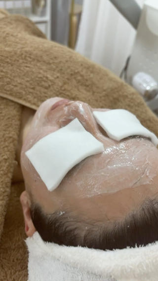 今人気のハープピーリング
剥離なしなので施術直後からメイクもできます

古い角質やくすみをとばしてくれて
汚れのないツルツルピカピカなお肌になります 